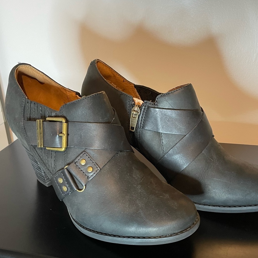 Clarks indigo women’s black bootie. Size 9.5